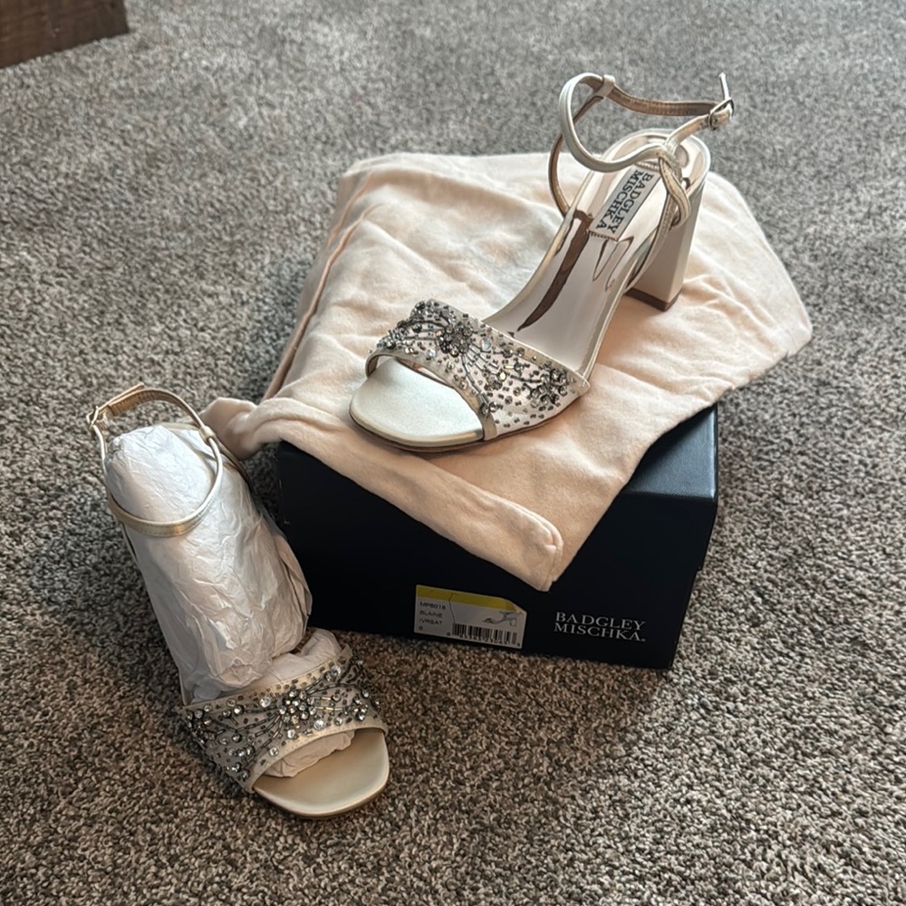 Badgley Mischka Women's Silver Heeled Sandals